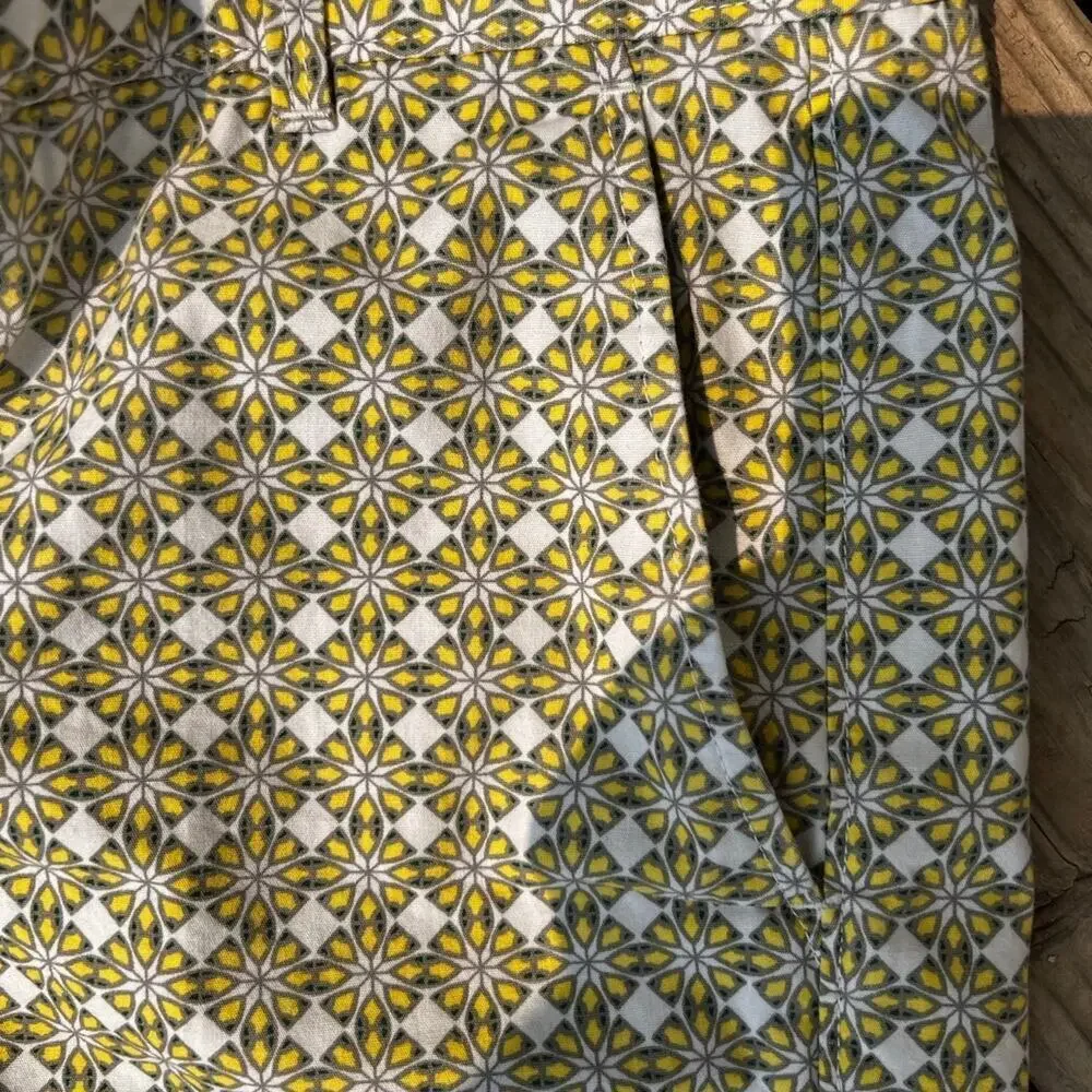 Banana Republic Off White with Yellow/Tan Print, Shorts,  Women's size 4--NWT